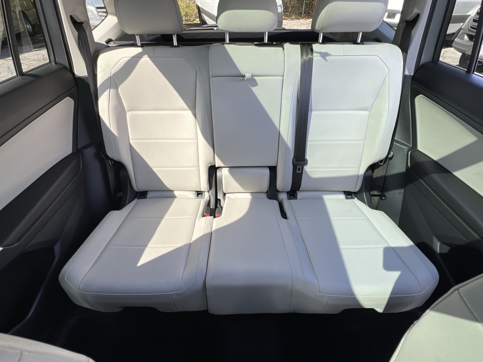 Used 2020 Volkswagen Tiguan SE w/ Panoramic Sunroof Package AWD/4WD image 15