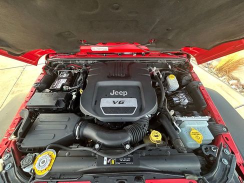 Used 2018 Jeep Wrangler Rubicon w/ Connectivity Group image 28