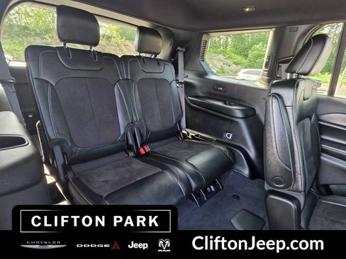 Used 2024 Jeep Grand Cherokee L Altitude AWD/4WD image 20