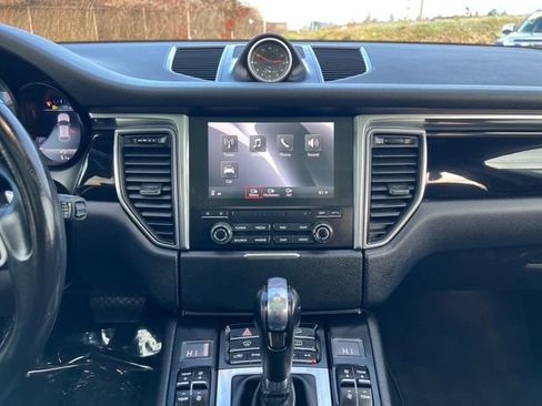 Used 2018 Porsche Macan image 23