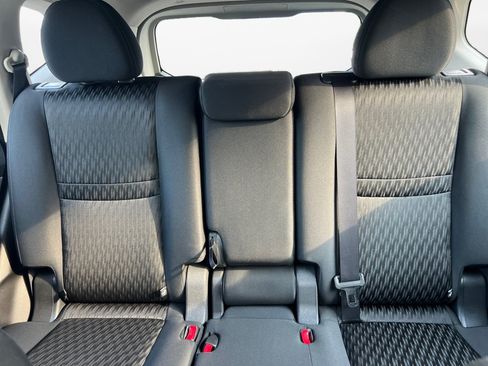 Used 2018 Nissan Rogue S FWD image 15