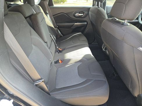 Used 2019 Jeep Cherokee Latitude w/ Popular Appearance Group FWD image 26