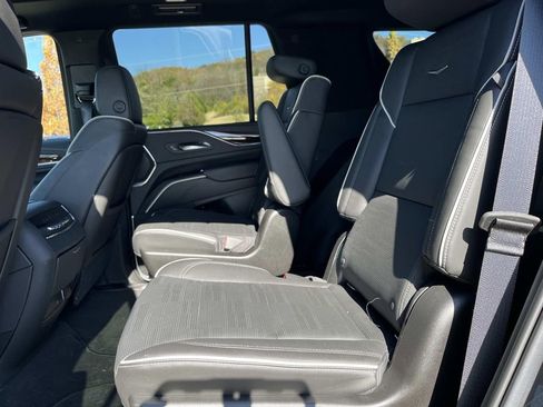 Used 2021 Cadillac Escalade Premium Luxury w/ Performance Package image 19