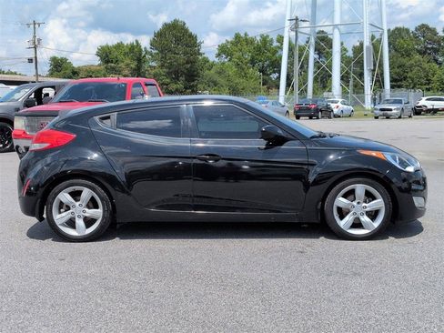 Used 2014 Hyundai Veloster w/ Style Package 02 FWD image 2