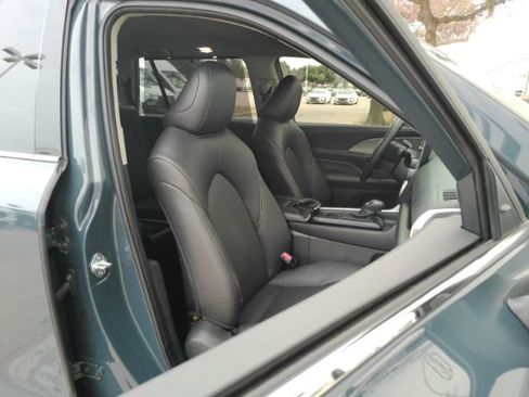 Used 2025 Toyota Grand Highlander AWD image 23