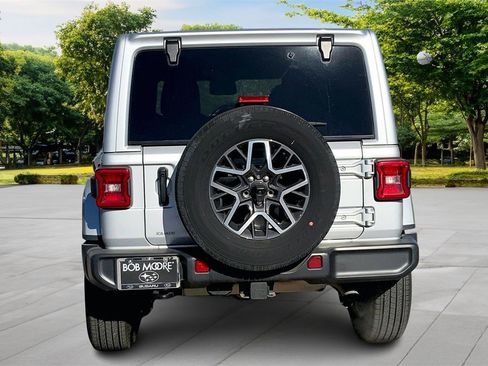 Used 2024 Jeep Wrangler Sahara image 5