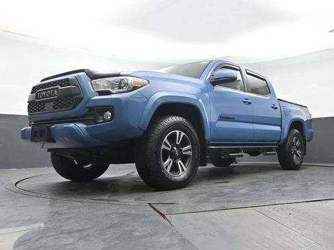 Used 2019 Toyota Tacoma TRD Sport AWD/4WD image 23