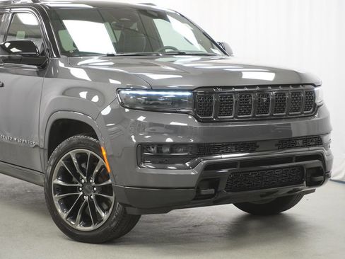 Certified 2025 Jeep Grand Wagoneer Series III w/ Rear Seat Video Group 1 AWD/4WD image 3
