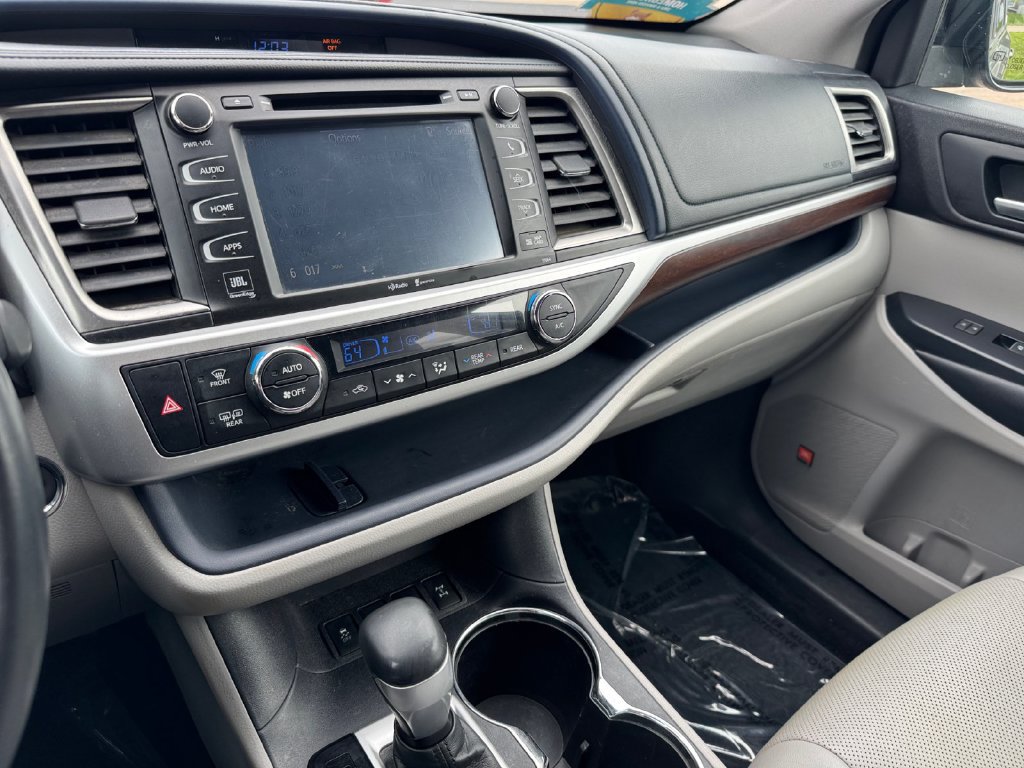 Used 2015 Toyota Highlander Limited AWD/4WD image 29