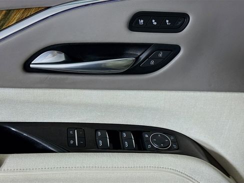 Used 2021 Cadillac Escalade Premium Luxury Platinum image 25