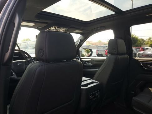 Certified 2022 Chevrolet Suburban RST w/ Luxury Package AWD/4WD image 11