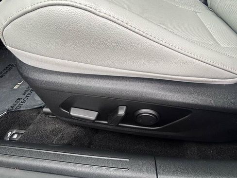 Used 2023 Hyundai Elantra Limited FWD image 13