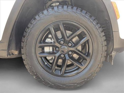 Used 2023 Jeep Grand Cherokee Laredo w/ Luxury Tech Group I AWD/4WD image 25