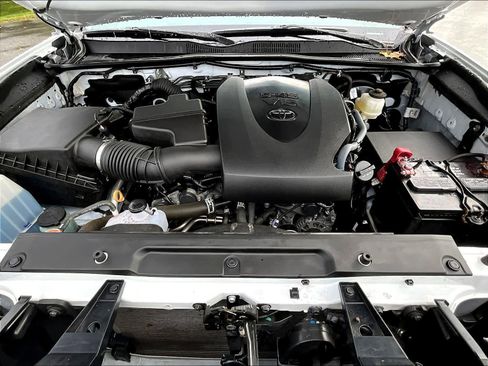 Used 2022 Toyota Tacoma SR5 image 29