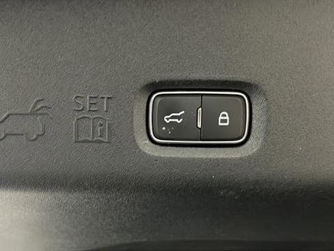 Used 2025 Lincoln Navigator Reserve image 34