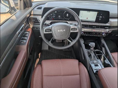 New 2025 Kia Telluride SX w/ SX Captain's Chair Package image 6