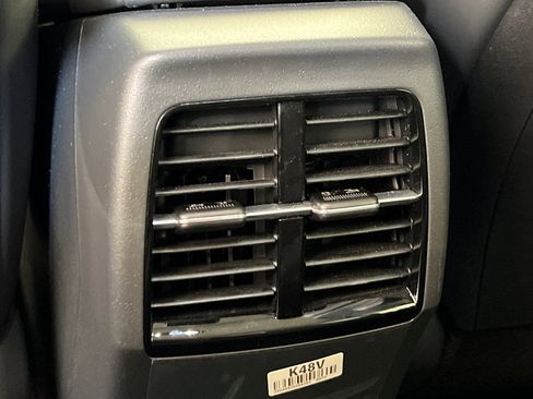 Used 2025 Kia Niro SX Touring image 14