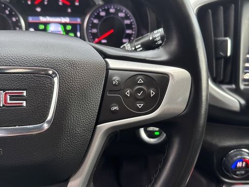 Used 2024 GMC Terrain SLT image 34