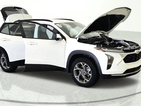 Used 2025 Chevrolet Trax LT w/ Driver Confidence Package FWD image 7