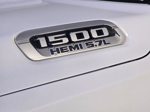 Used 2022 RAM 1500 Laramie AWD/4WD image 12