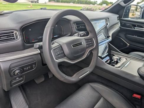 Used 2024 Jeep Wagoneer Series II w/ Flexible Seating Group RWD image 9