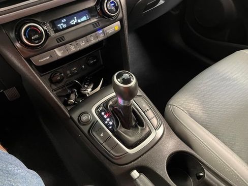 Used 2020 Hyundai Kona Limited FWD image 29