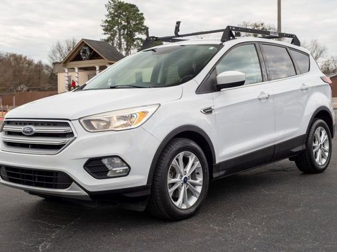 Used 2019 Ford Escape SE image 3