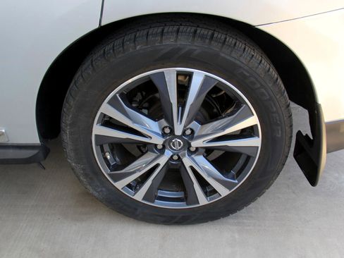 Used 2017 Nissan Pathfinder Platinum image 39