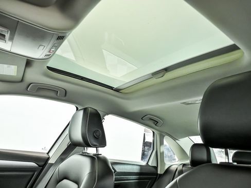 Used 2023 Volkswagen Jetta SE w/ Panoramic Sunroof Package image 14