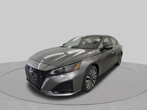 Used 2025 Nissan Altima 2.5 SV FWD image 5