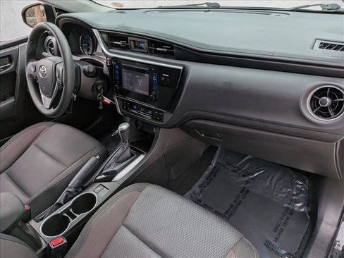 Used 2017 Toyota Corolla LE image 19