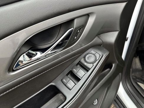 Used 2023 Chevrolet Traverse LT image 15