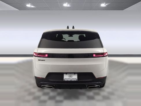 Used 2025 Land Rover Range Rover Sport SE image 9