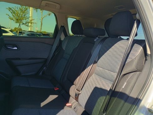 Used 2023 Nissan Rogue SV image 16