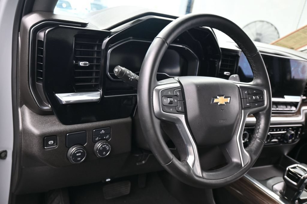 Used 2024 Chevrolet Silverado 1500 LT RWD image 15