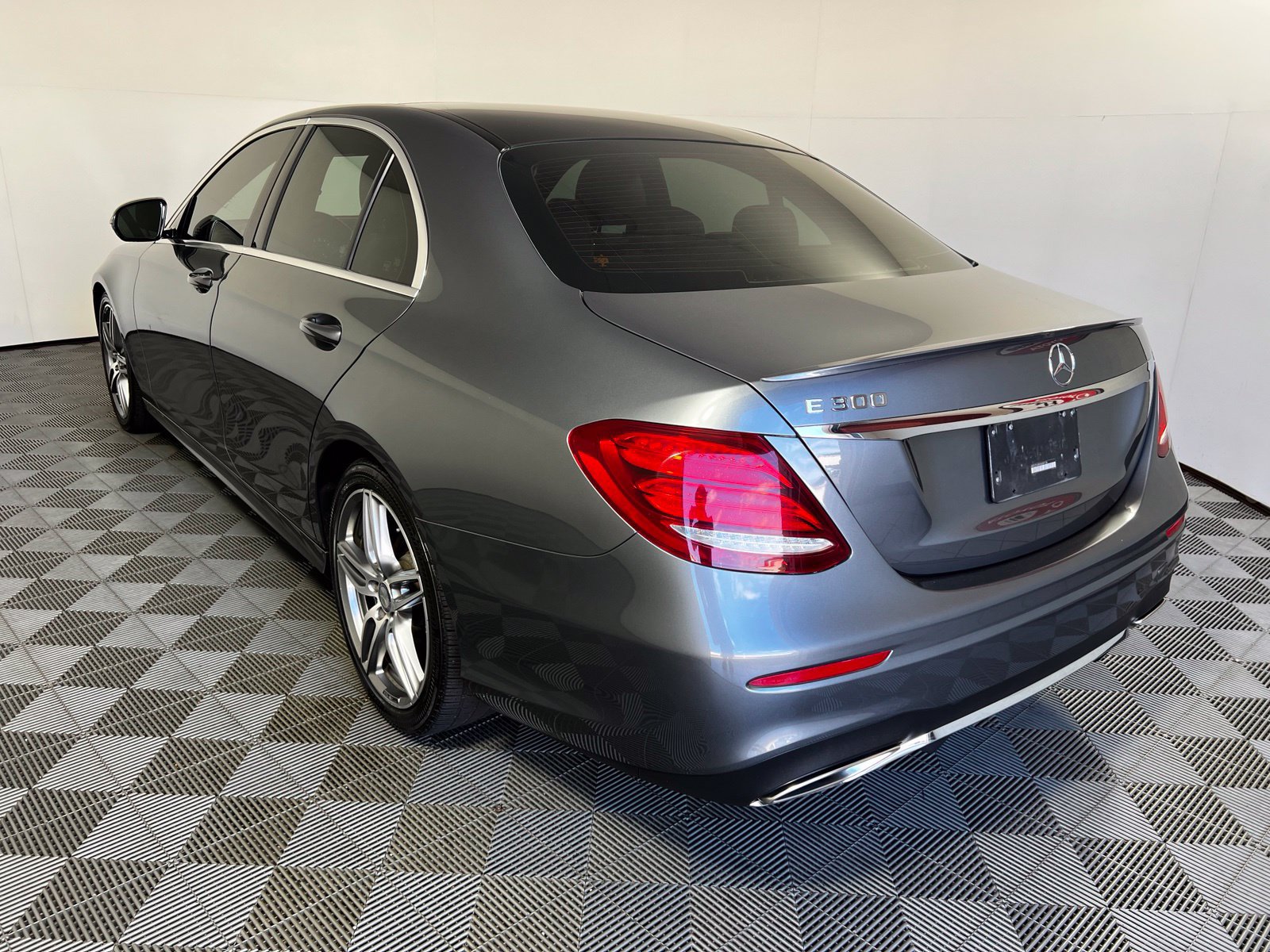 Used 2017 Mercedes-Benz E 300 image 7