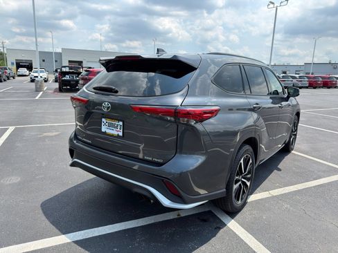Used 2021 Toyota Highlander XSE AWD/4WD image 6