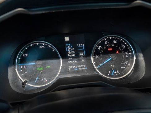 Used 2022 Toyota RAV4 XLE Premium image 13