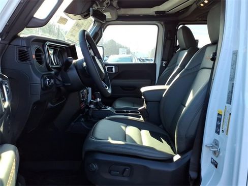 New 2026 Jeep Gladiator Mojave image 13