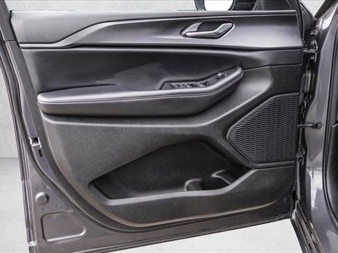 Used 2023 Jeep Grand Cherokee Altitude image 12