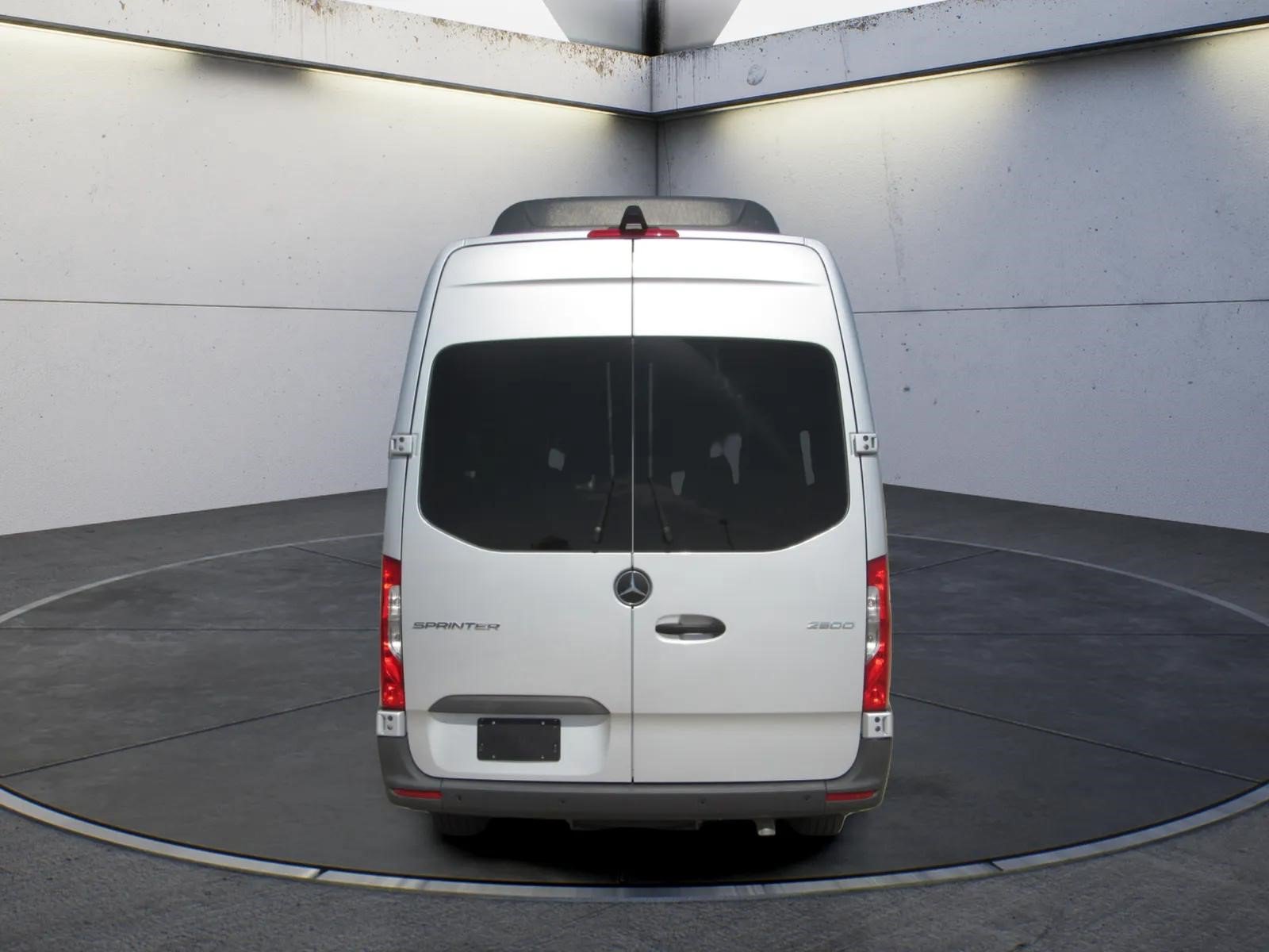 Used 2024 Mercedes-Benz Sprinter 2500 image 7