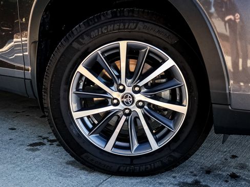 Used 2019 Toyota Highlander XLE image 13