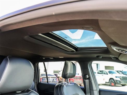 New 2025 Jeep Grand Cherokee L Altitude image 16