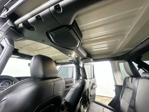 Used 2023 Jeep Wrangler Unlimited Sahara AWD/4WD image 13