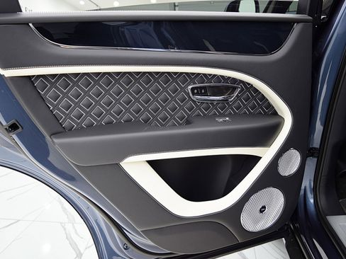 Used 2023 Bentley Bentayga Speed image 41