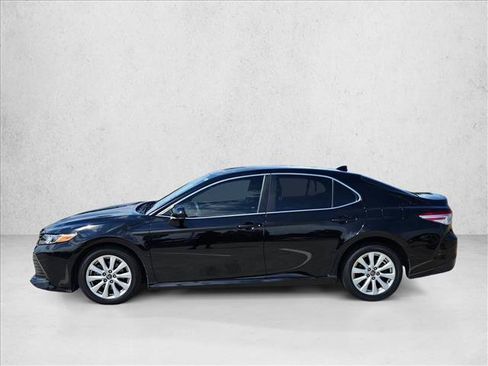 Used 2020 Toyota Camry LE FWD image 8