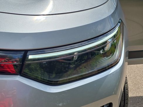 New 2025 Volkswagen Tiguan SE image 31