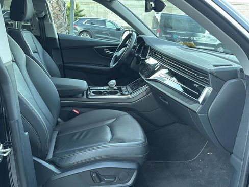 Used 2023 Audi Q8 Premium image 14