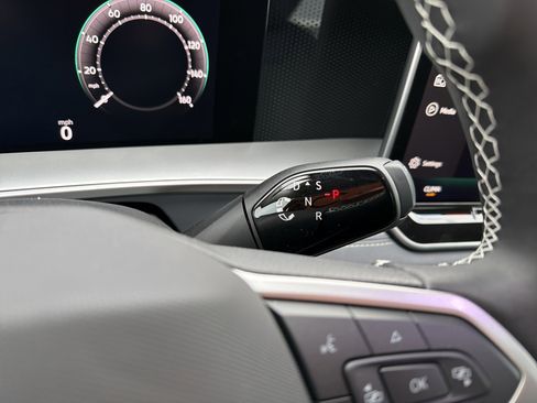 New 2026 Volkswagen Tiguan SE AWD/4WD image 17