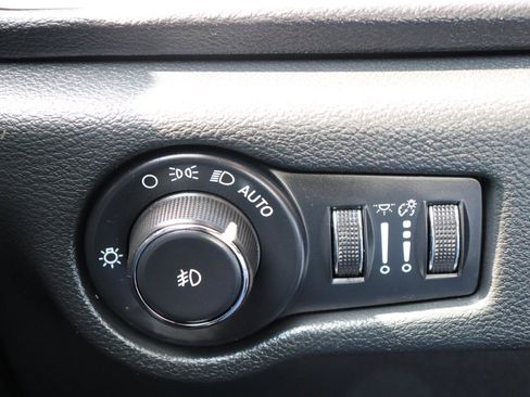 Used 2026 Chrysler Pacifica Select FWD image 51
